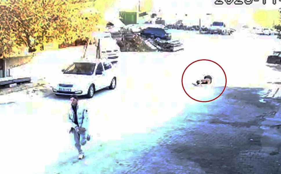 "Çakmak" bahanesiyle yaklaşıp bıçakladı: O anlar kamerada