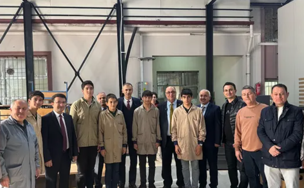 Kahramanmaraş’ta Meslek Lisesi Öğrencilerinden Belediyeye Üretim Desteği