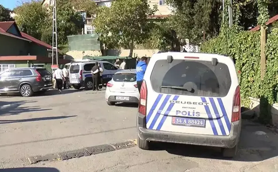 Kız arkadaşını silahla öldürüp intihar etti