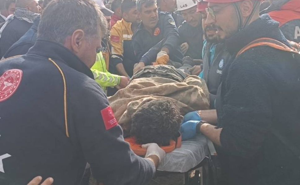 2 katlı inşaatta göçük: 5 işçi altında kaldı