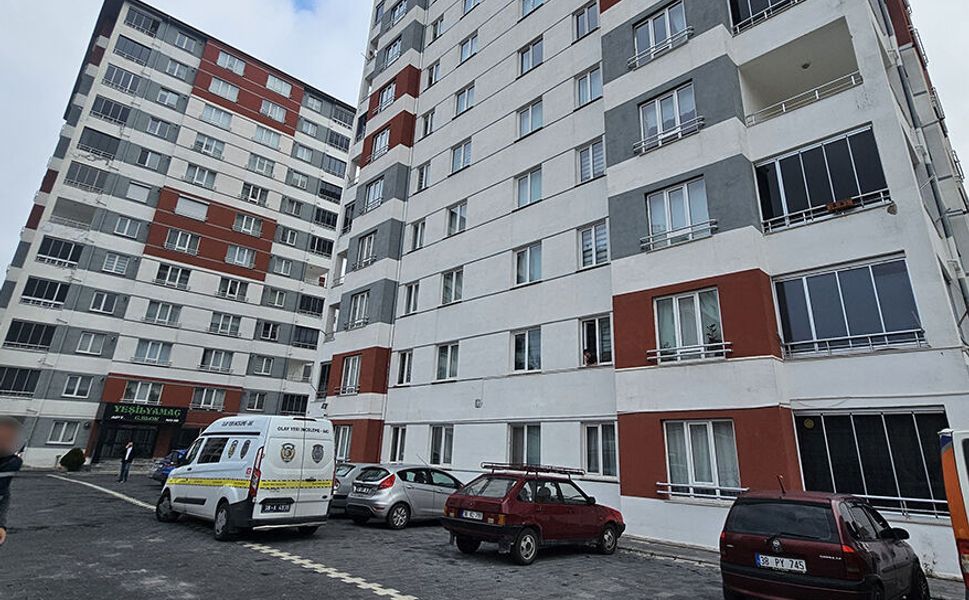 Evi taşınırken tartıştığı nakliyeciyi bıçakladı