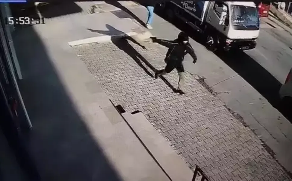 14 yaşındaki çocuk markete ateş açtı