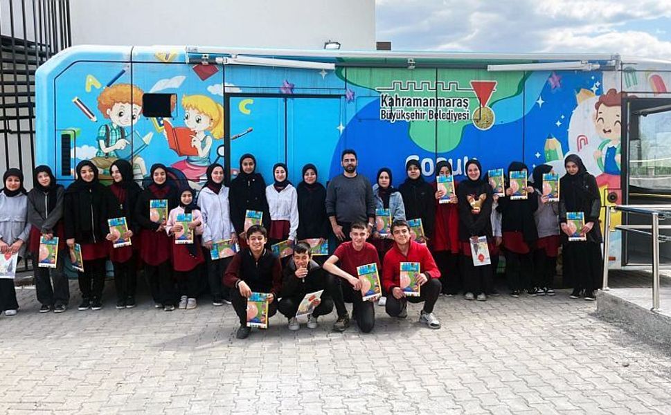 Mobil Kütüphane ile Kitapların Büyülü Dünyası Kırsala Taşındı