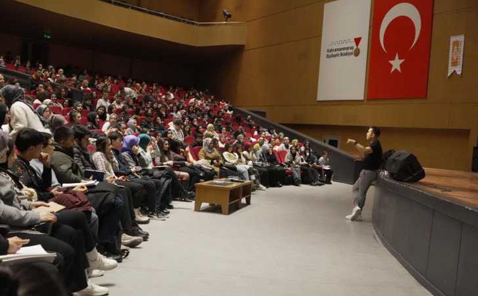 Onikişubat Belediyesi’nin YKS ve KPSS Kazandıran Taktikler Kampı yoğun katılımla başladı