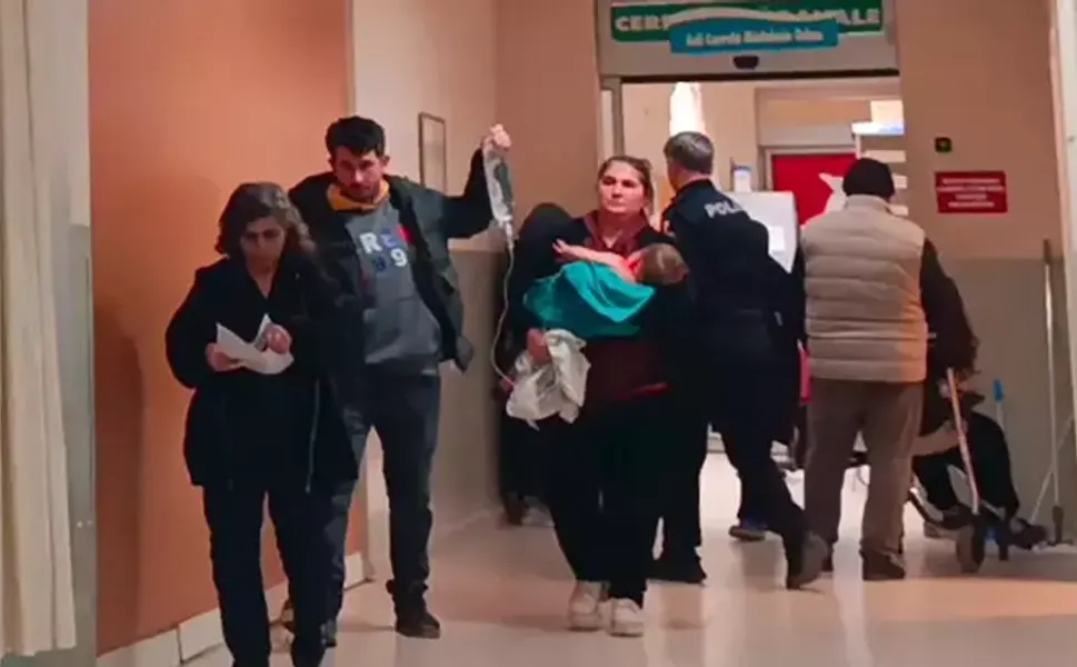 Üzerine kaynar su dökülen bebek yaralandı