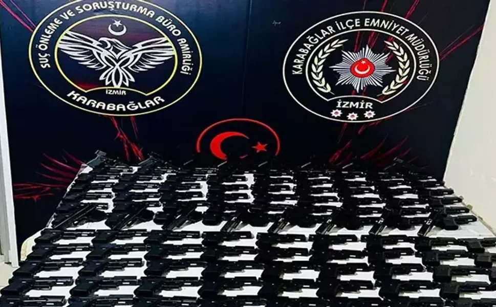 Güvercin kümesinde 124 ruhsatsız tabanca ele geçirildi; 3 gözaltı
