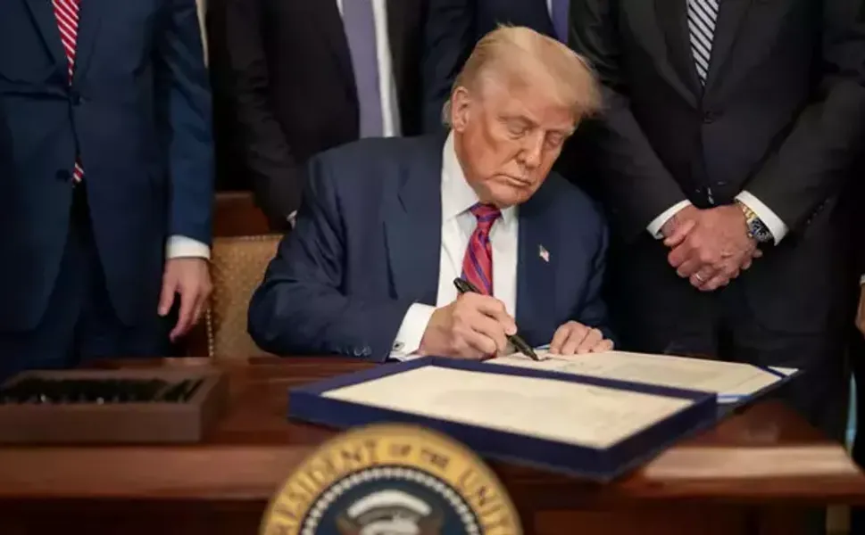 Trump’tan tüm ülkelere yüzde 10 oranında küresel gümrük tarifesi