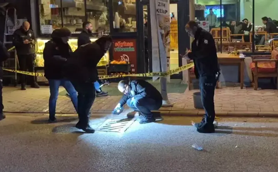 Kafe önünde husumetlisi tarafından vuruldu