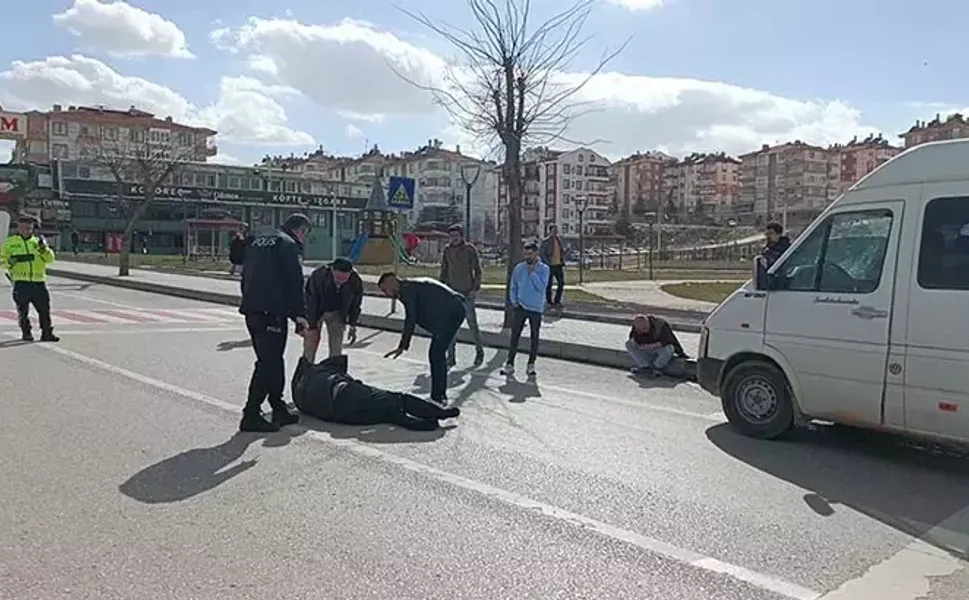 Minibüsün çarptığı yaya 32 metre ileriye fırladı