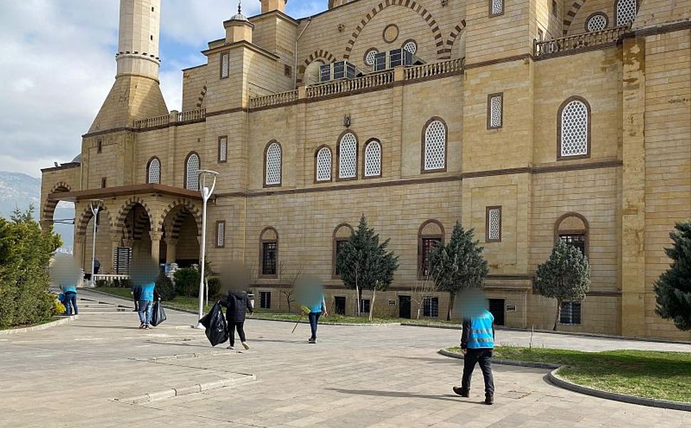 Kahramanmaraş'ta yükümlüler camilerde temizlik yaptı