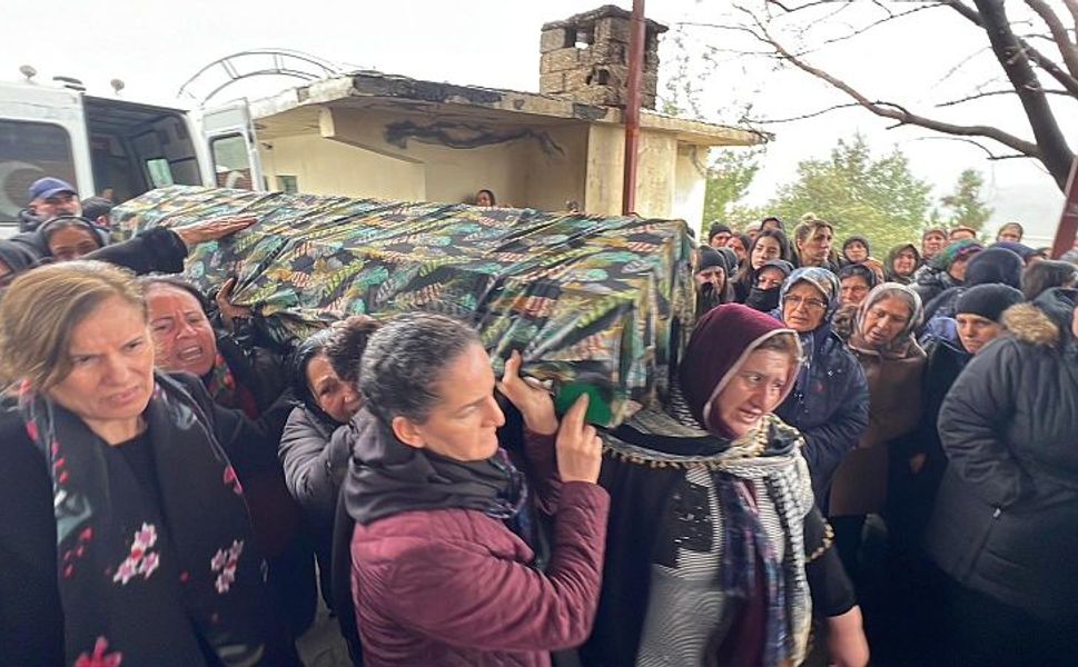 Kahramanmaraş’ta Boğularak Öldürülen 2 Çocuk Annesi Son Yolculuğuna Uğurlandı