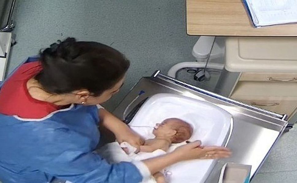 Bebeğe şiddet uygulayan hemşire mahkemede, "Bende bir anneyim çocuğumun bana ihtiyacı var"