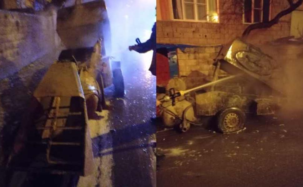 Kahramanmaraş’ta yanan iş makinesinden geriye demir yığını kaldı