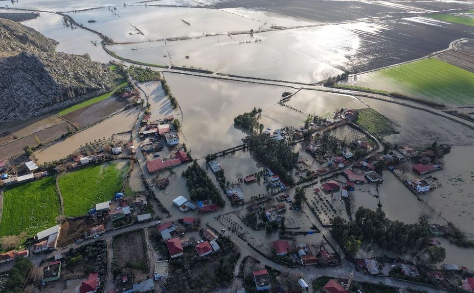 Adana’da afetin boyutu havadan görüntülendi