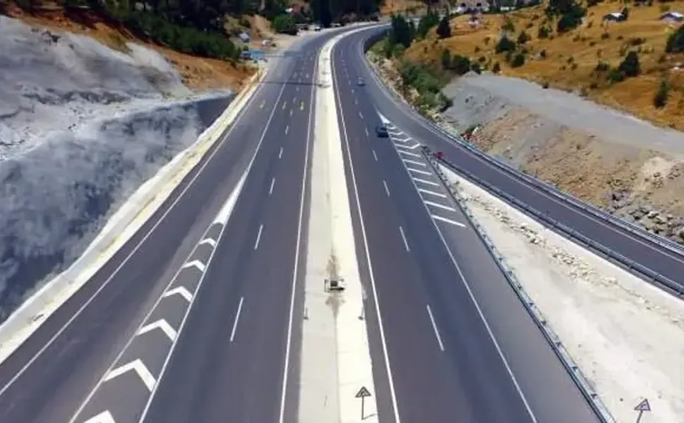 Kar nedeniyle kapanan Kayseri-Kahramanmaraş kara yolu yeniden ulaşıma açıldı