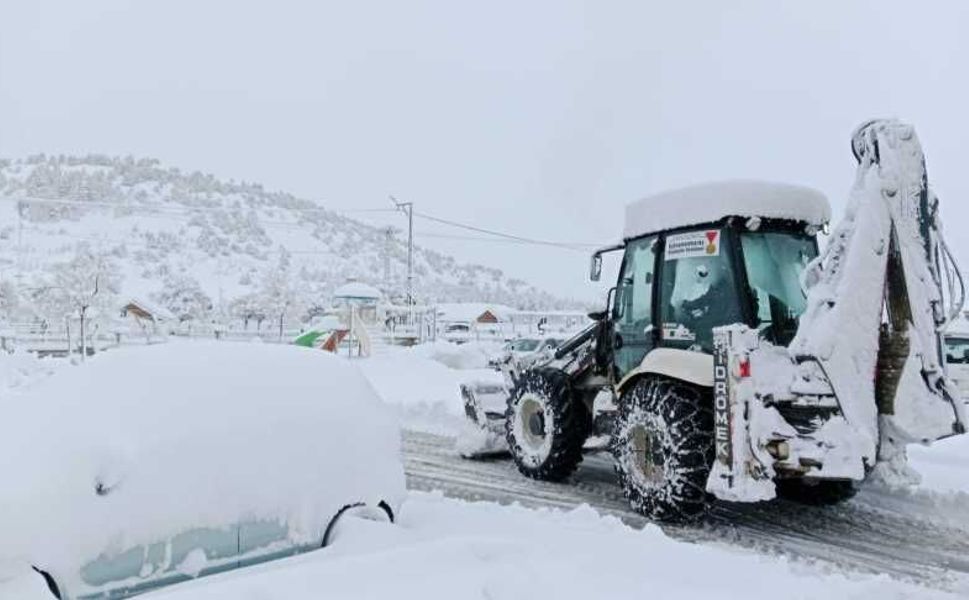 Kahramanmaraş'ın İlçelerinde Kar Temizliği İçin Büyükşehir Sahada