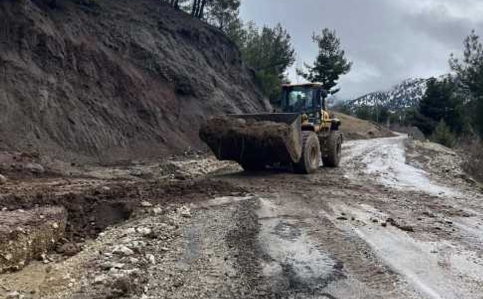 Kahramanmaraş’ta Sağanak Yağış Sonrası Yol Onarım Çalışmaları