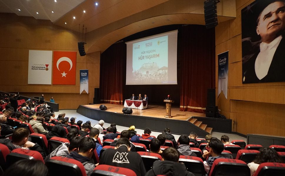 “Hür Yaşadım, Hür Yaşarım” Konferansı Gençleri Millî Mücadele Ruhu ile Buluşturdu