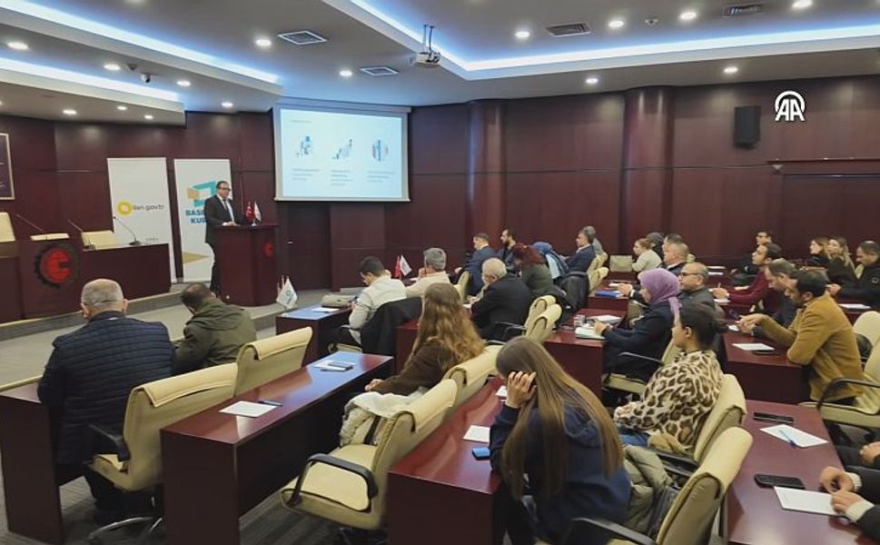 Gaziantep'te gazetecilere yapay zeka ve dijital habercilik eğitimi verildi