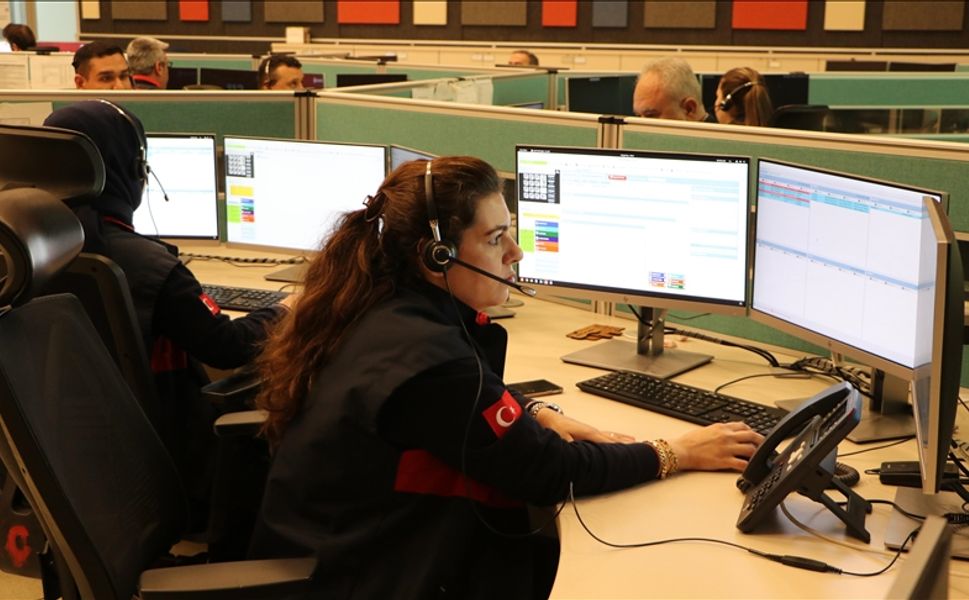 Rüya tabiri isteyen de takma dişi kaybolan da 112'yi aradı