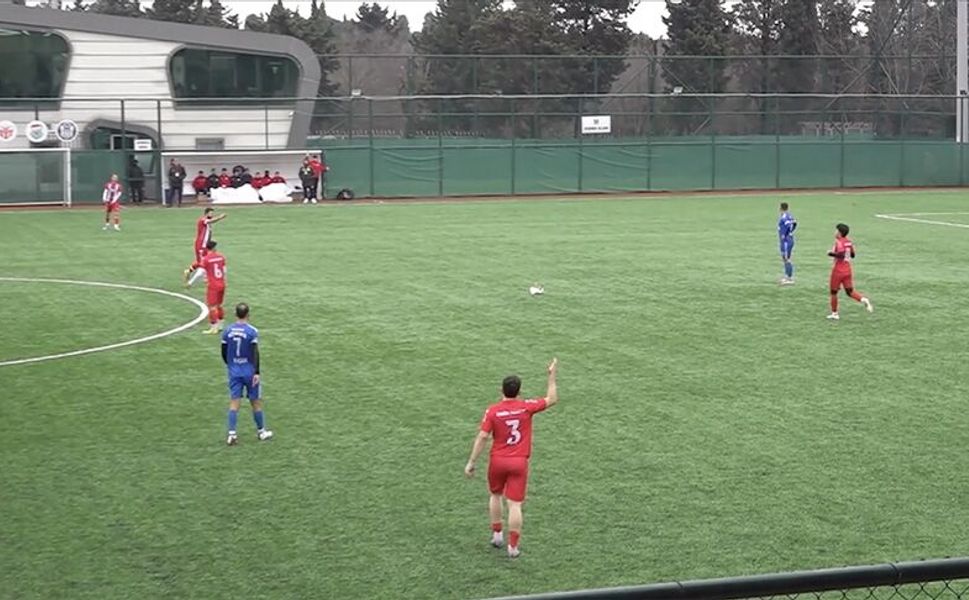 Amatör Lig maçında top havadaki martıya çarptı! Futbolcu Kalp Masajıyla Hayata Döndürdü