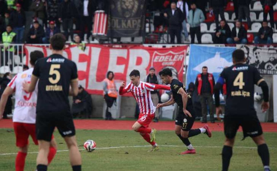 İstiklalspor’da şampiyonluk rüzgarı esiyor; 2-1