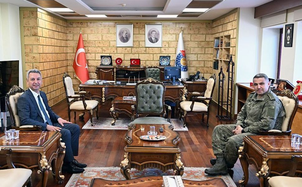 2. Zırhlı Tugay Komutanı Tuğgeneral Mahmut Sert’ten Rektör Okumuş’a Ziyaret