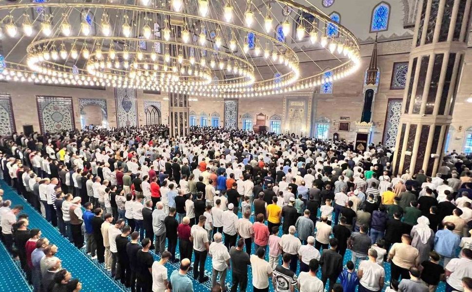 Kahramanmaraş’ta Bayram Namazı Coşkusu Camilerde Yaşanıyor