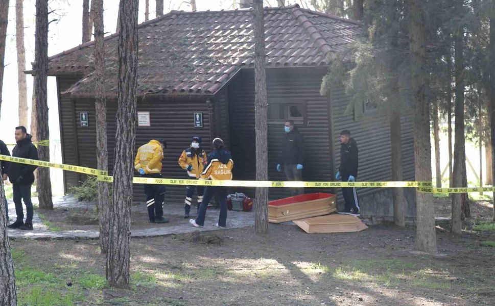 Yaşlı adam parkın lavabosunda ölü olarak bulundu