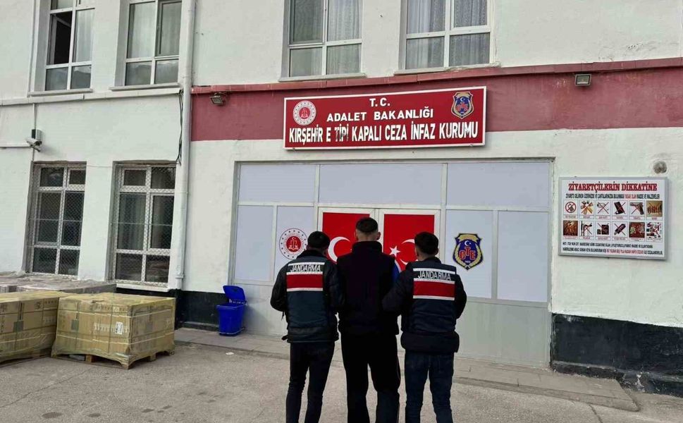 İzinli gününde yasaklı madde ticareti yapan hükümlü yakalandı