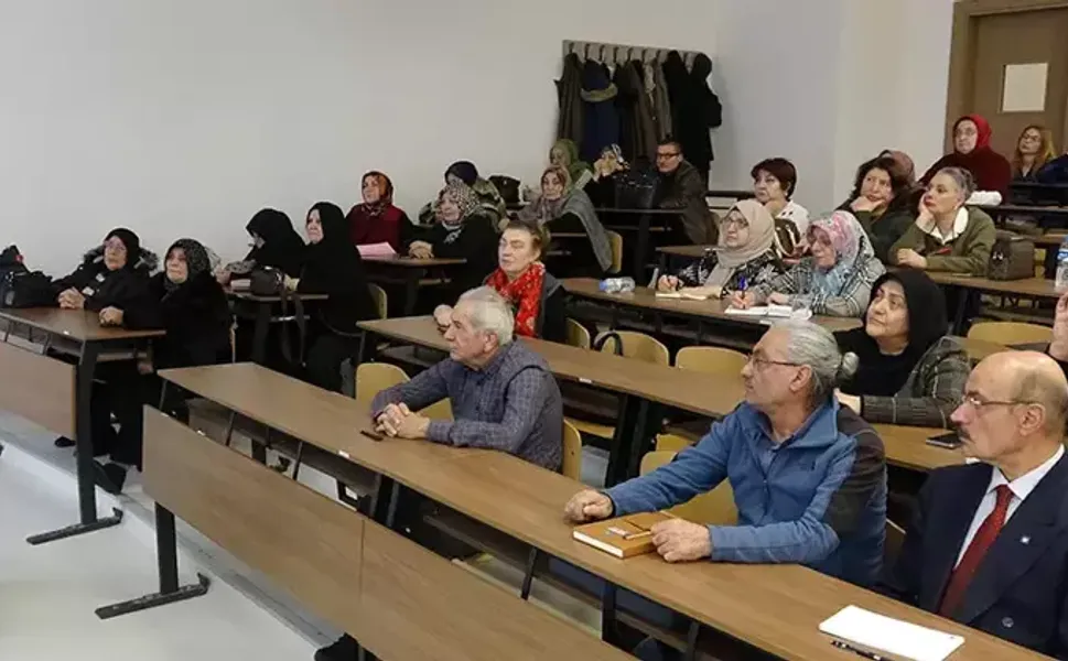 50 Yaş Üstüne Üniversite Kapısı; “Tazelenme Üniversitesi”ne Başvurular Başladı!