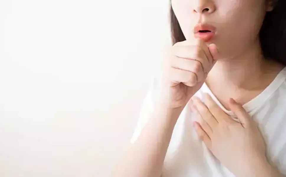 Prof. Dr. Özlü'den 'geçmeyen öksürük' uyarısı