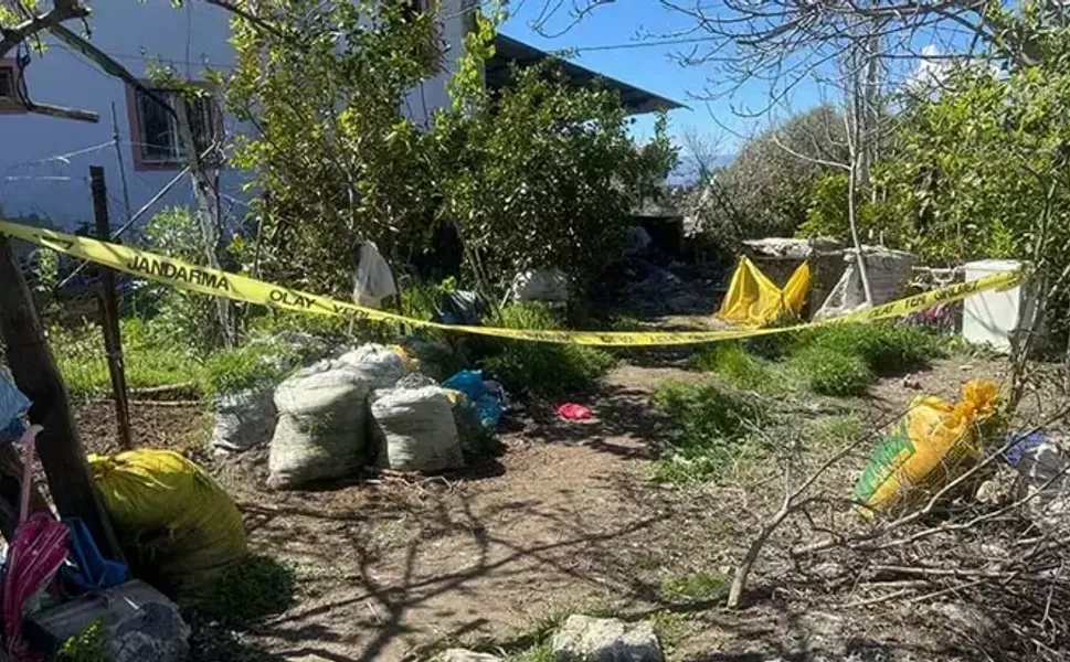 Eşini öldürüp, intih*r etti