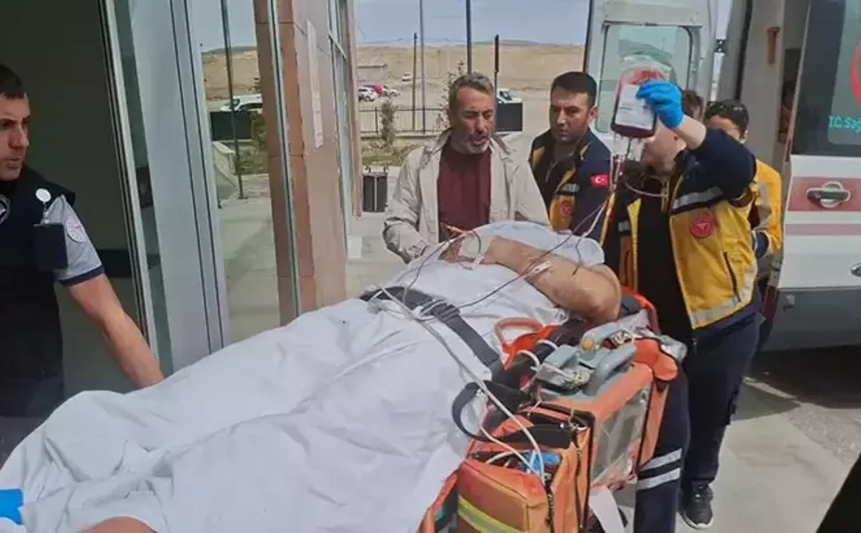 Boşanma aşamasındaki eşini bıçaklayıp, intihar girişiminde bulundu