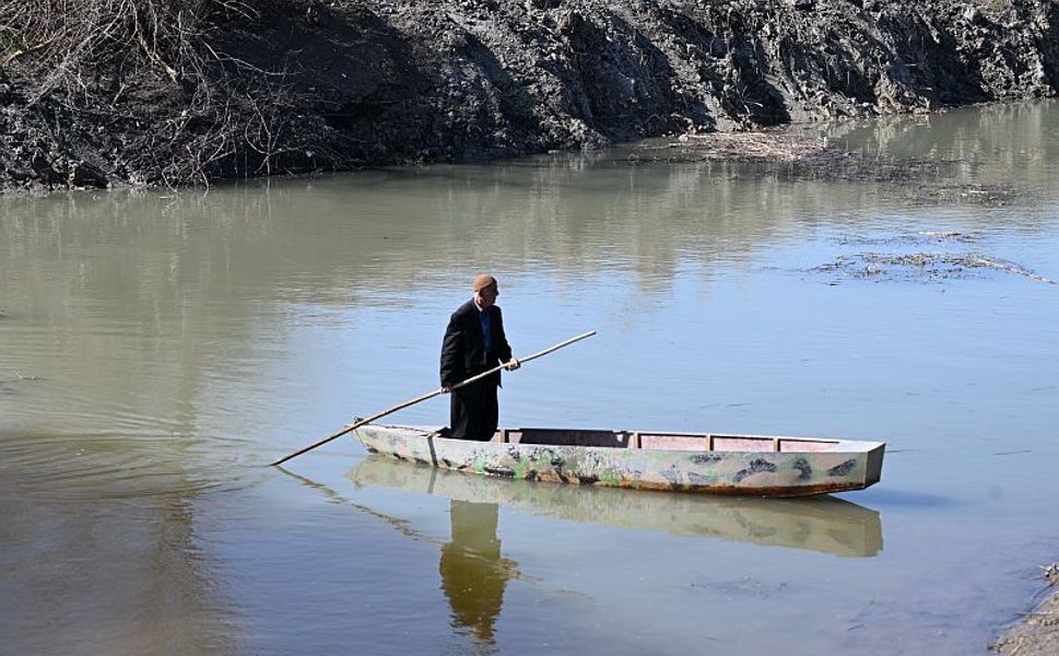 Kahramanmaraş’ta Gavur Gölü Yeniden Doldu, 80 Yaşındaki Adam Adasındaki Evine Döndü
