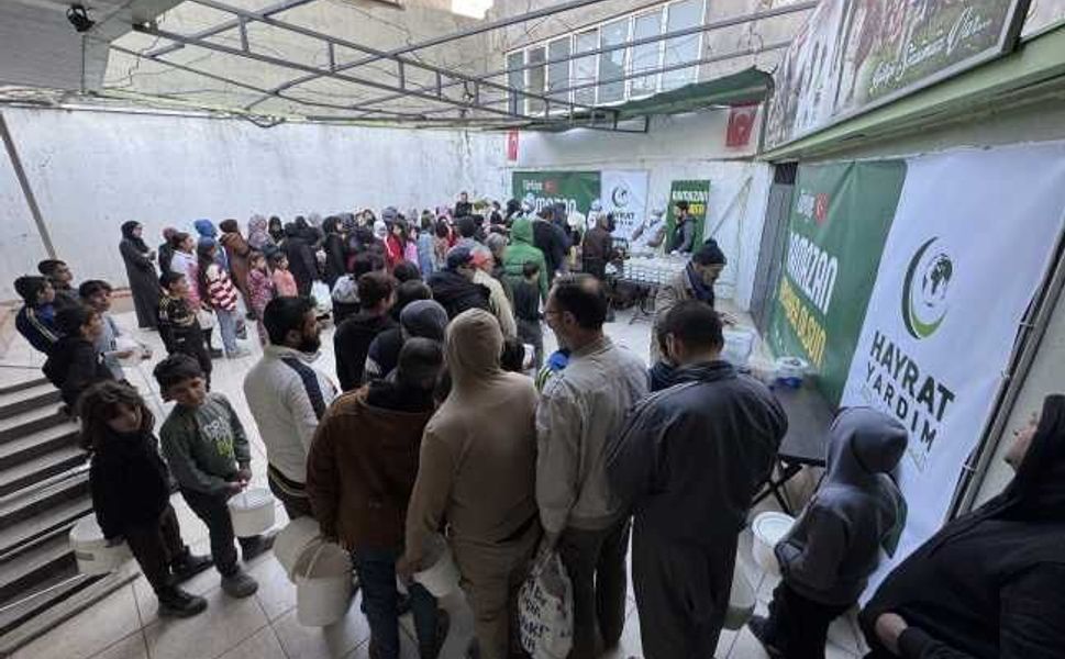Hayrat İnsani Yardım Derneği Kahramanmaraş'ta günde 1200 kişilik iftarlık dağıtıyor