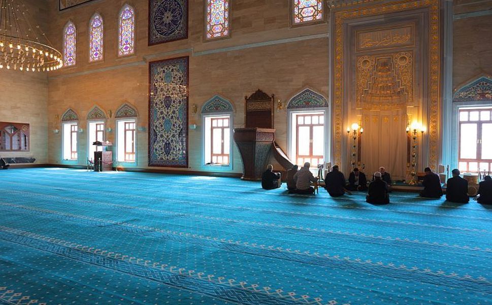 Abdülhamid Han Camii’nde Sakal-ı Şerif Ziyarete Açıldı