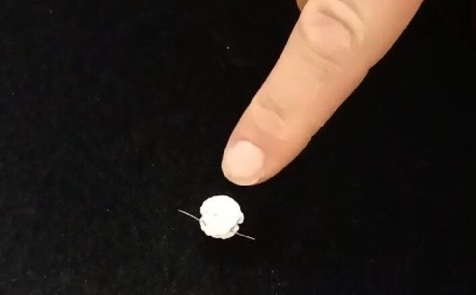 Akıl almaz olay: Leblebinin içinden metal parçası çıktı!