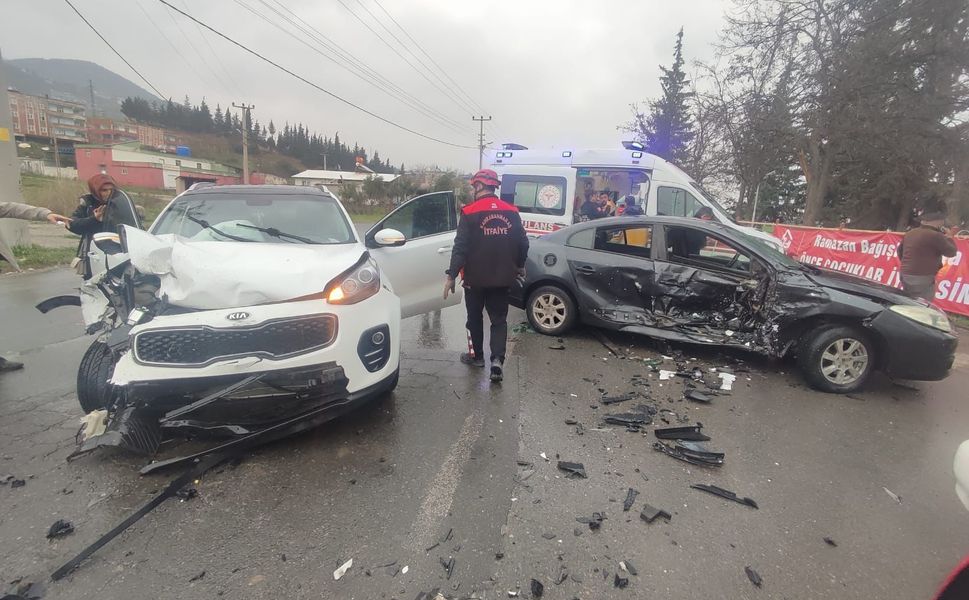 Kahramanmaraş'ta trafik kazaları: 6 yaralı