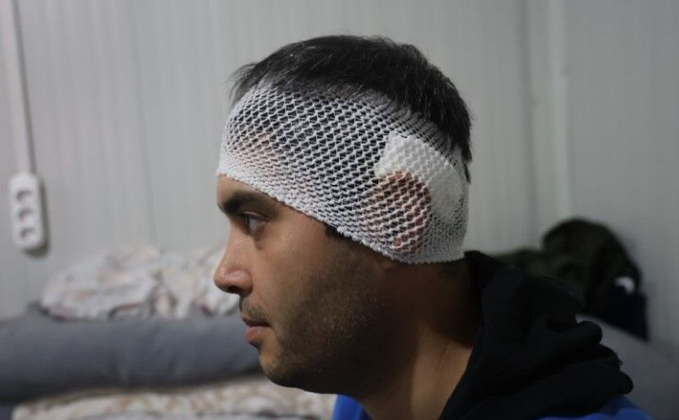 Konteyneri delip geçen yorgun mermi kafasına isabet etti!