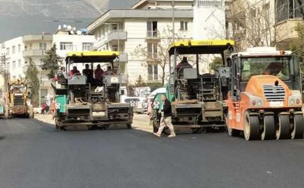 Dulkadiroğlu Yenişehir Mahallesi’nde Asfalt Seferberliği Sürüyor