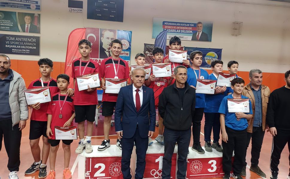 Kahramanmaraş’ta Ömer Faruk Arıkan Ortaokulu’ndan Masa Tenisinde Büyük Başarı