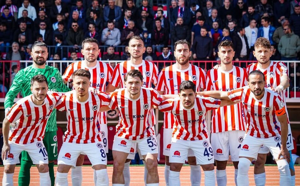 Zirve takibini sürdüren İstiklalspor 27 haftada 57 puan topladı
