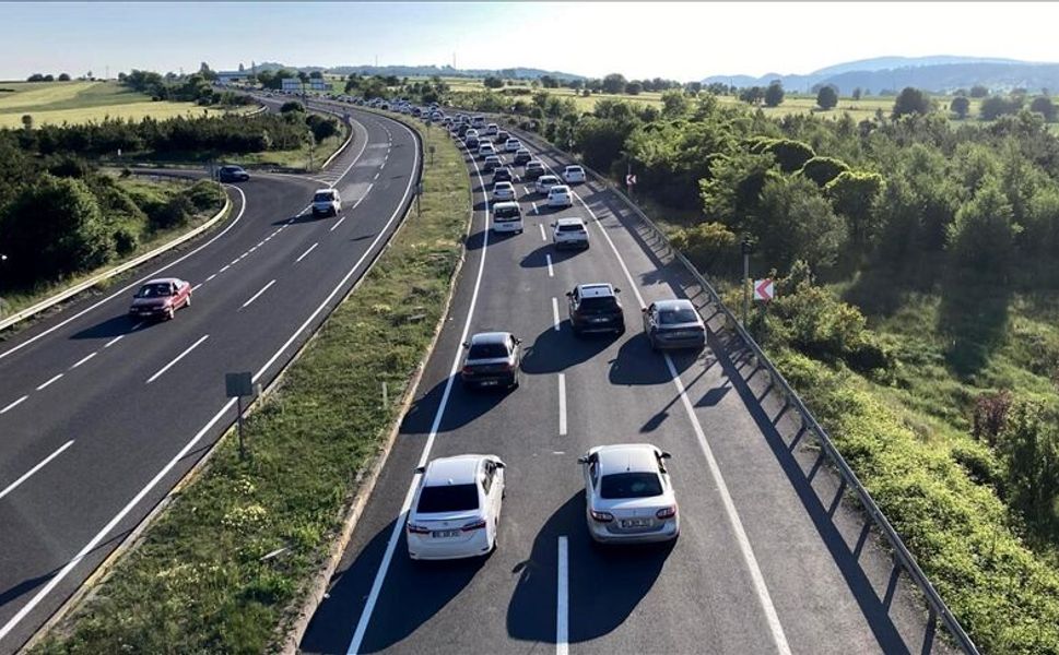 Tatilde yola çıkacak sürücülere araç bakımı uyarısı