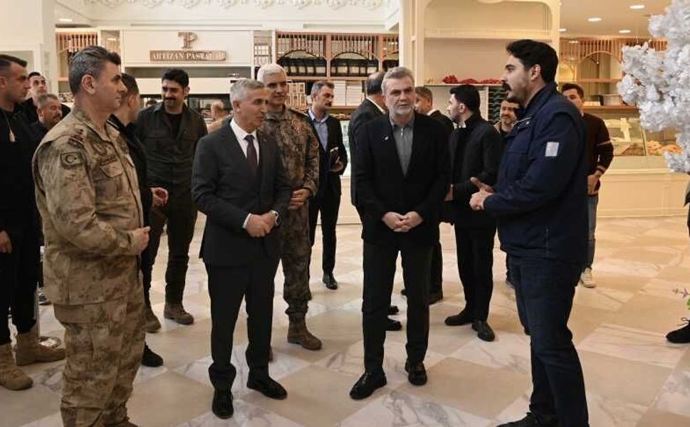 Başkan Görgel ve Vali Ünlüer, Uzunçarşı’da Esnaf ve Vatandaşlarla Bir Araya Geldi