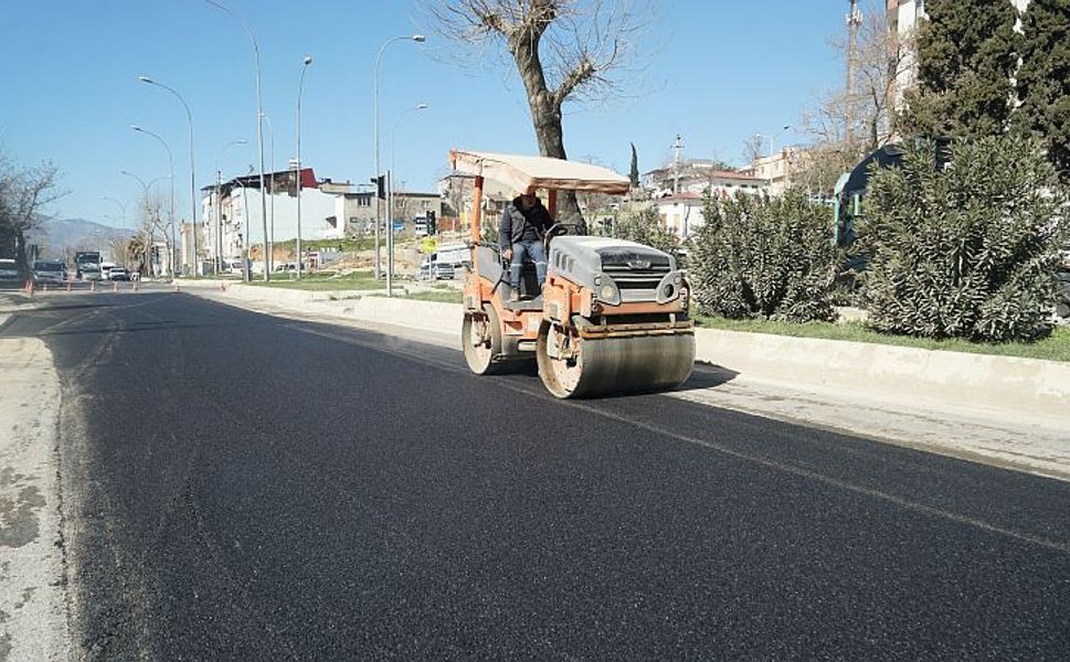Rafet Efendi ve Av. Mehmet Ali Kısakürek Caddelerinde Asfalt Onarımı