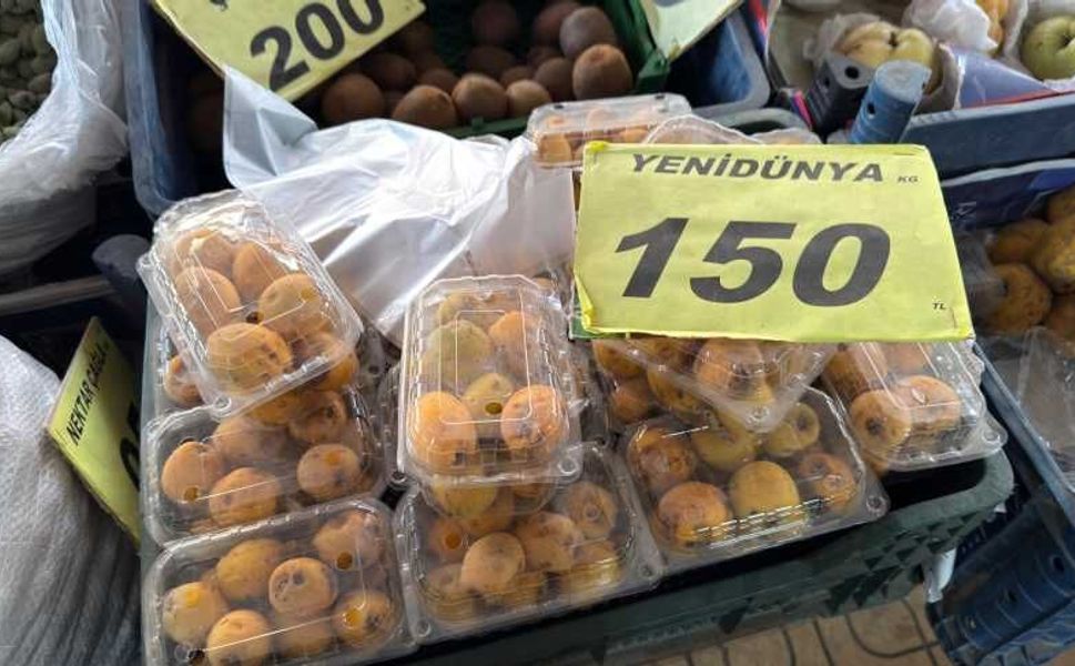 Kahramanmaraş’ta Yenidünya Tezgahlarda Yerini Aldı