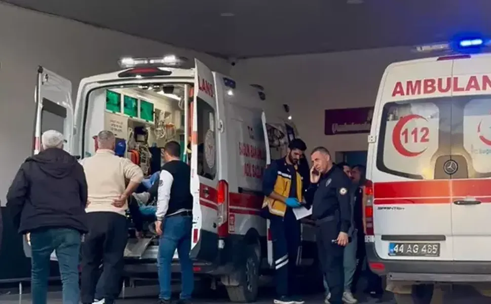 Bıçaklı kavgada 2 kardeş yaralandı