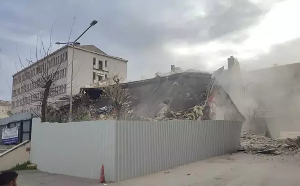 Tehlikeli bina yıkımına 160 bin lira ceza