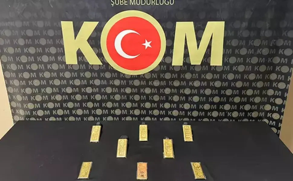 Motosiklet sürücüsünün sırt çantasından 8 kilo kaçak saf altın çıktı
